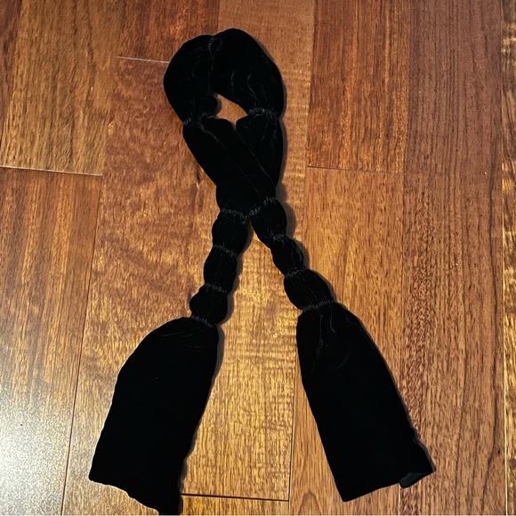 Nine West Silk Blend Velour Velvet Scarf Black Ruched Stretch - Picture 2 of 6